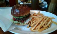 Avocado Burger @GOLDEN BROWN